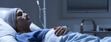 Başörtüsü ile kadın ölü kıdemli