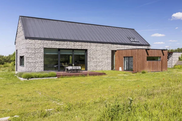 Stone house in quite countryside — Stock Photo, Image