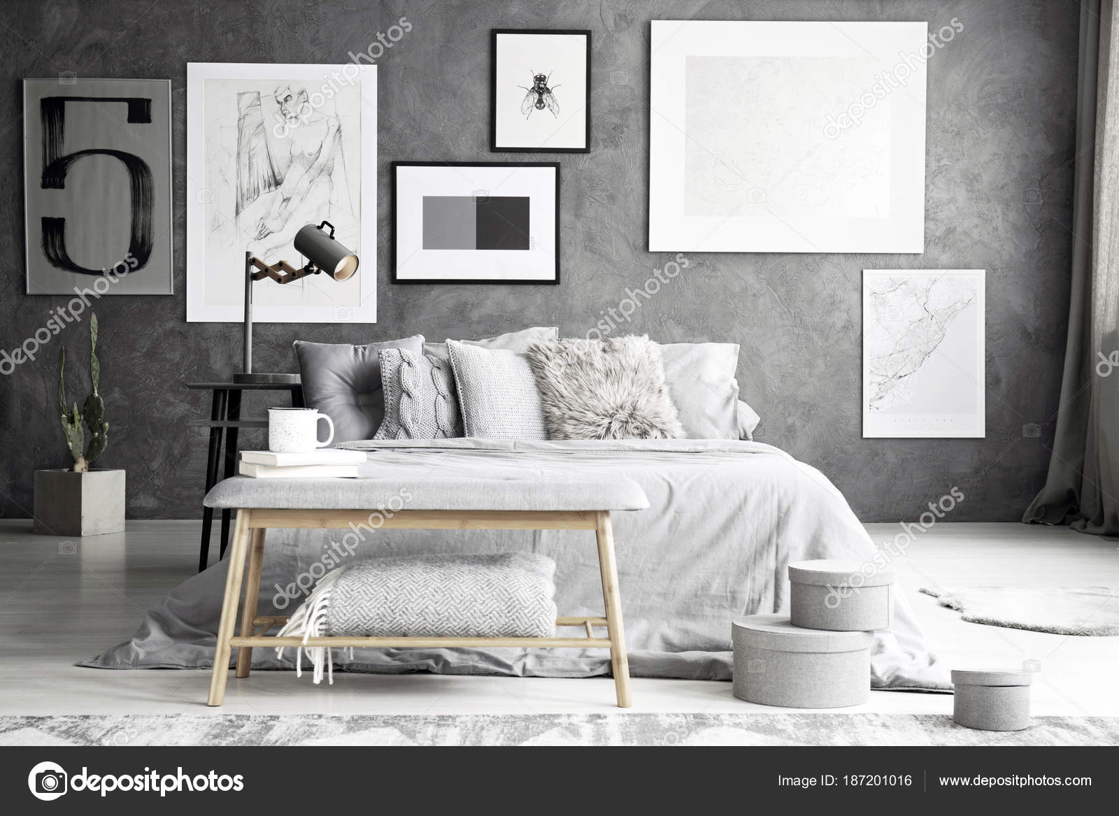 Grijze bank in elegante slaapkamer — Stockfoto © photographee.eu ... Grijze bank in elegante slaapkamer — Stockfoto © photographee.eu ...
