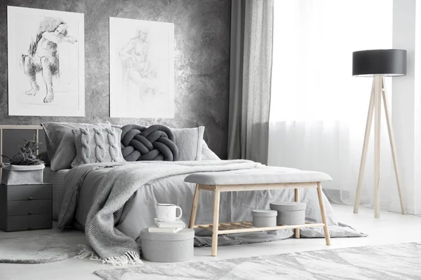 Beton duvar karakalem çizimler