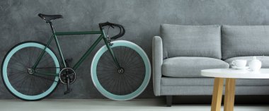 Bisiklet ve Oda kanepe