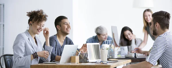 Team of happy employees — Stock Photo, Image