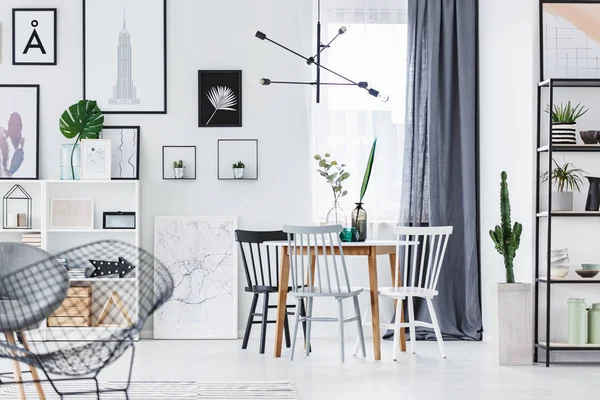 Tablonun üst modern lamba