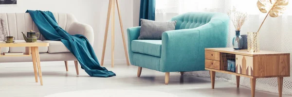 Fauteuil turquoise dans le salon — Photo