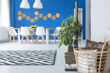 mavi ve beyaz yemek odası