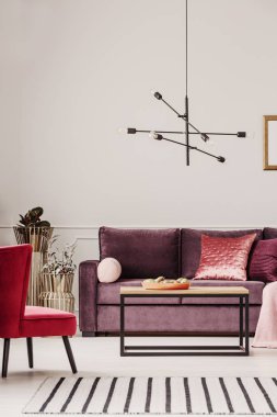 Mor salon iç
