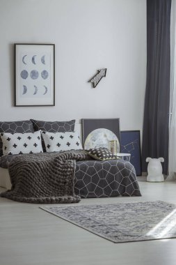 Desenli parlak yatak odası iç