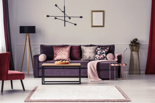 Interiér obývacího pokoje ženy — Stock fotografie