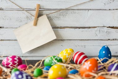 Kağıt üzerinde giysi PIN