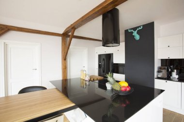 Siyah beyaz mutfak iç