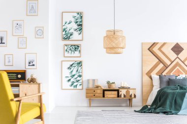 Yeşil ve sarı yatak odası iç