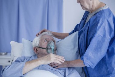 adam oksijen maskesi