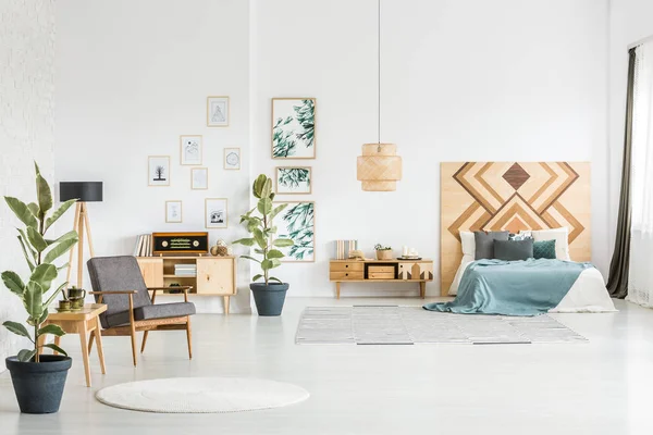 Ruime slaapkamer van vintage interieur — Stockfoto