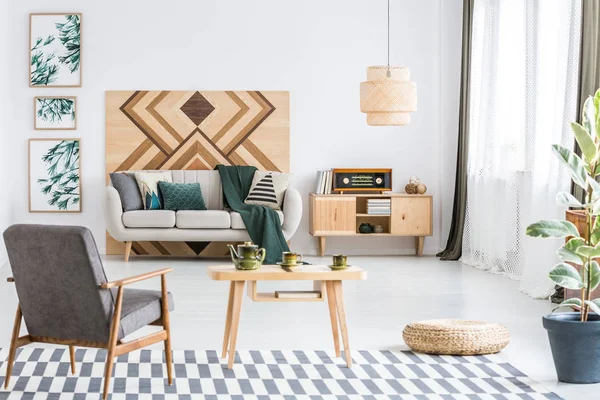 Großzügiges Retro-Wohnzimmer Interieur — Stockfoto