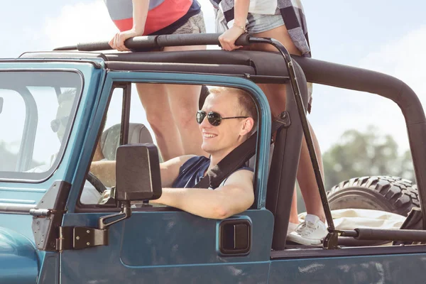 Car driver with sunglasses — Stock Photo, Image