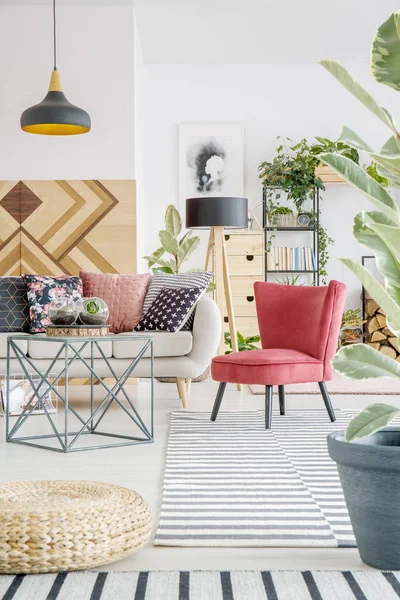 Red chair in living room — Stock Photo, Image