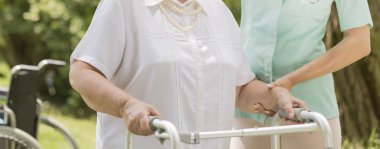 İnme sonrası ilk adımlarını yapma