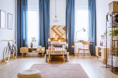 Bir kız için rahat yatak odası