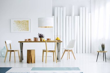 Masa yemek odasında.