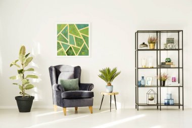 Aydınlık oturma odası koltuk ile