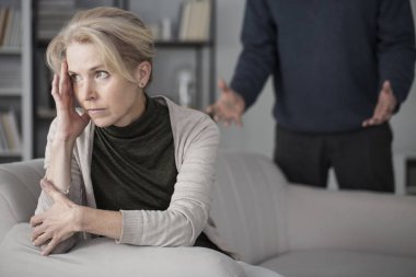 Üzgün karısı Geleceğe bakış