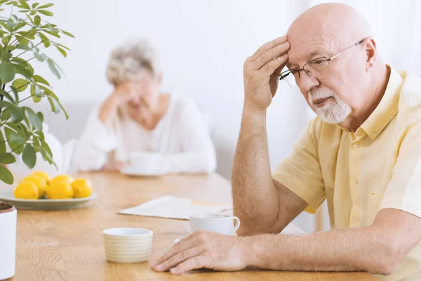 Triste viejo matrimonio — Foto de Stock