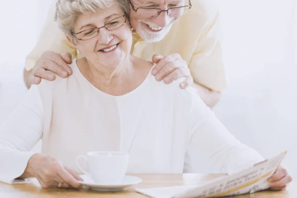 Seniorenzeitung — Stockfoto