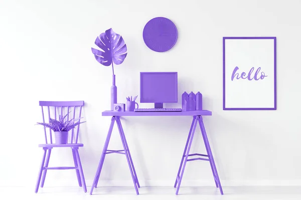 Bureau à domicile avec mobilier violet — Photo