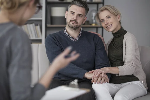 Äktenskapet under äktenskaplig terapi — Stockfoto