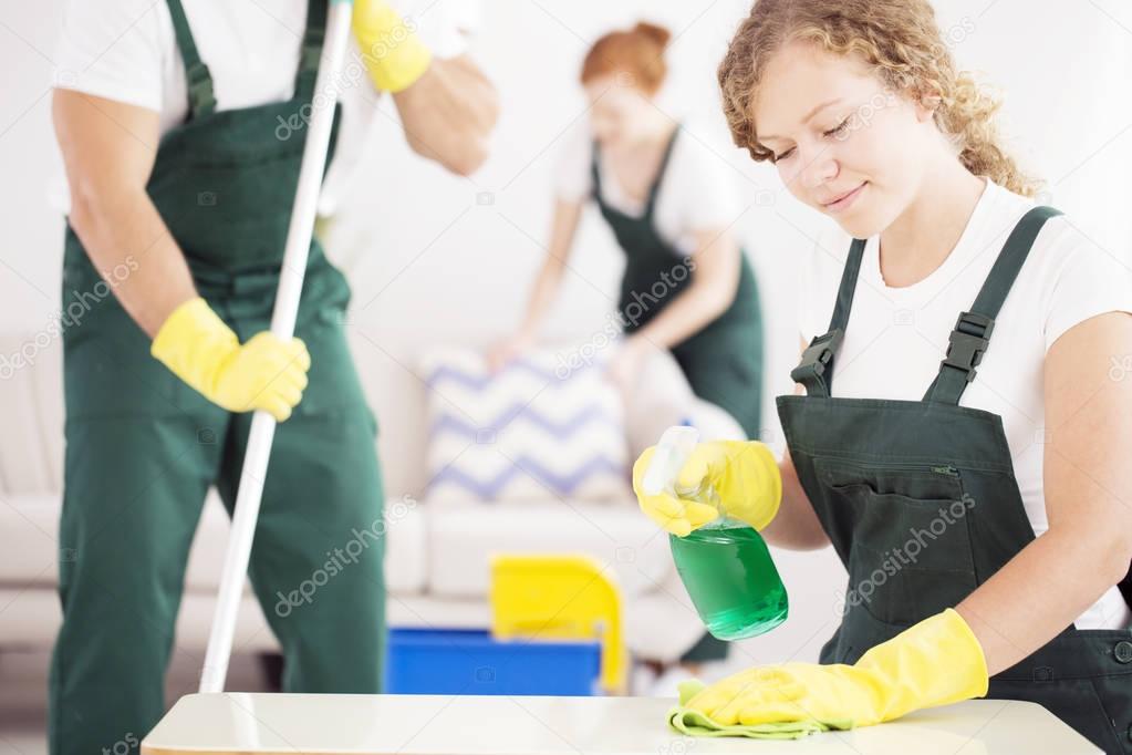Worker holding table cleaner