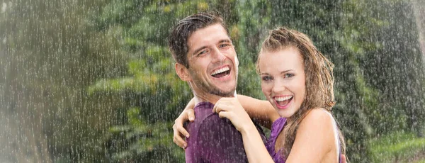 Couple hugging in the rain — Stock Photo, Image