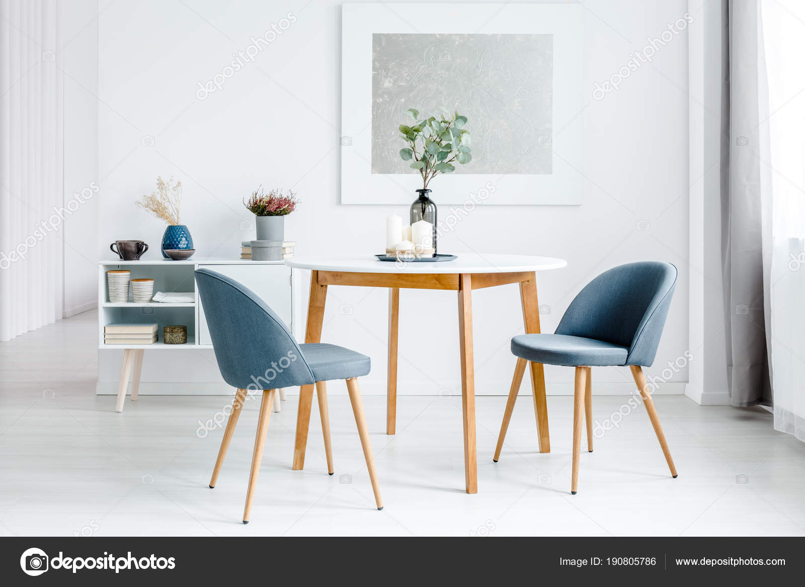 Eetkamer grijs en wit — Stockfoto © photographee.eu #190805786 Eetkamer grijs en wit — Stockfoto © photographee.eu #190805786