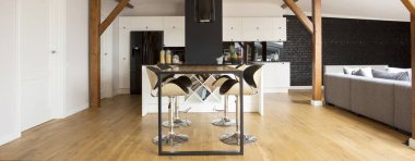 Açık alan iç barstools ile