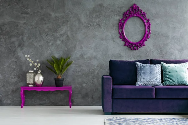 Purple concrete living room — Stock Photo, Image