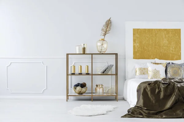 Golden bedroom interior — Stock Photo, Image