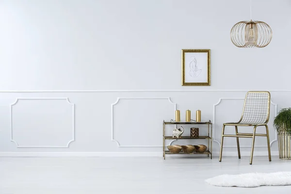 Guld och vita vardagsrum — Stockfoto