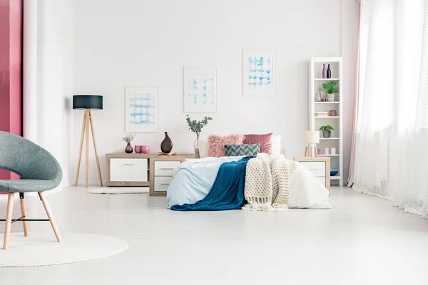 Simple scandinavian bedroom interior — Stock Photo, Image