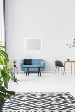 Bitki ve desenli halı