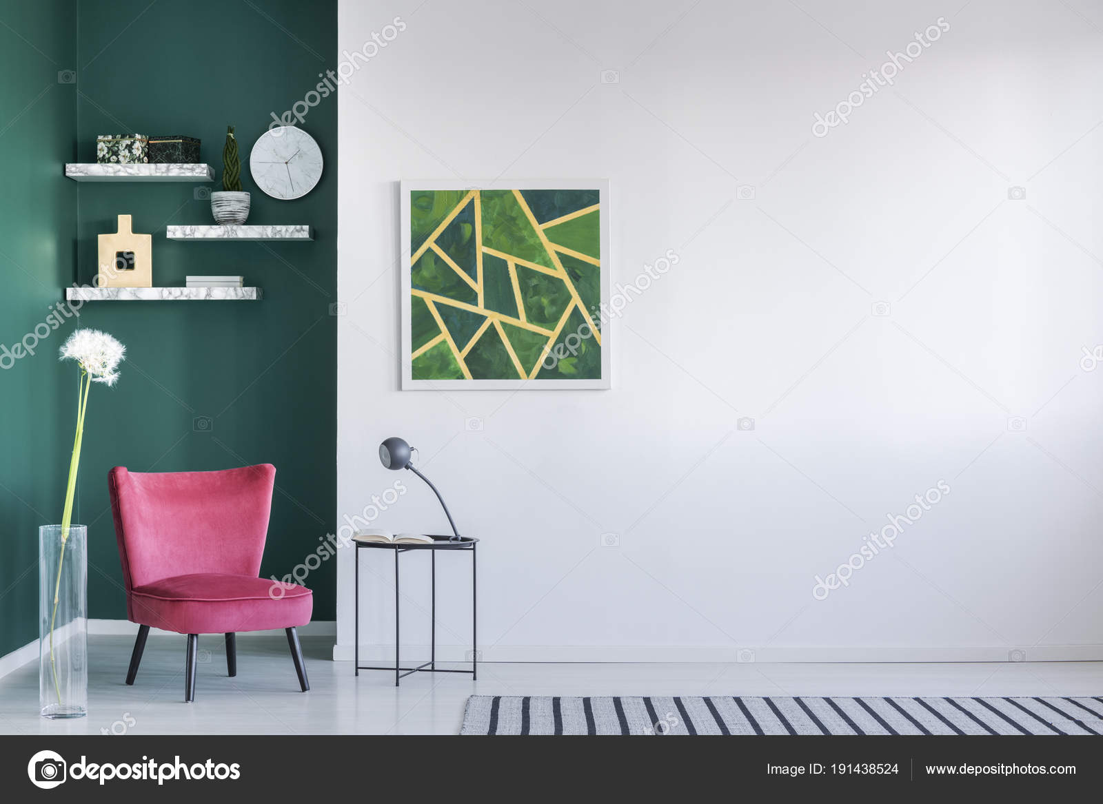 Grüne Wand im Wohnzimmer — Stockfoto © photographee.eu #191438524 Grüne Wand im Wohnzimmer — Stockfoto © photographee.eu #191438524