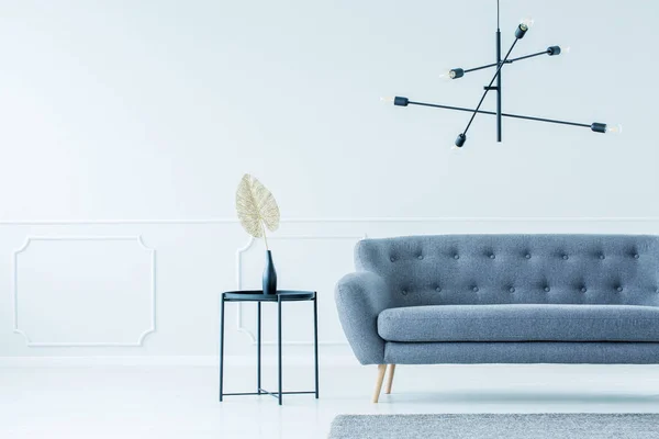 Modern inredning med soffan — Stockfoto