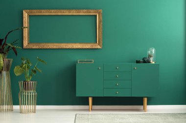 Modern büfe ve Altın süslemeleri