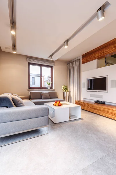Espaçosa sala de estar design de interiores — Fotografia de Stock