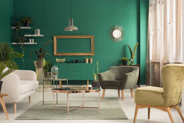 Green and gold living room — Stock Photo, Image