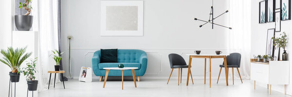 Белая квартира с серебряной росписью
