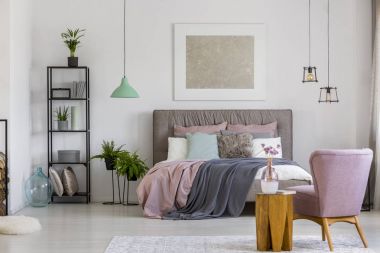 Poster yukarıda yatak