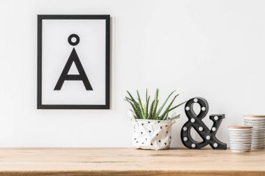 Minimalist poster ve led ışık