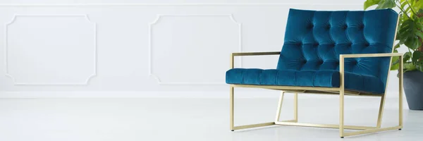 Elegante interior con sillón — Foto de Stock