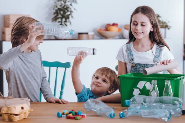 Siblings Having Fun While Segregating Waste Home — Stock Photo, Image