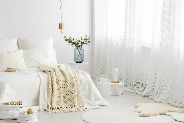 Inspiración Para Interior Dormitorio Blanco Básico Con Textiles Accesorios Diseño —  Fotos de Stock