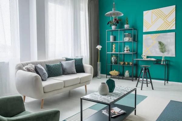 Lampe Eleganten Wohnzimmer Interieur Mit Grünen Sessel Neben Einem ... Lampe Eleganten Wohnzimmer Interieur Mit Grünen Sessel Neben Einem ...